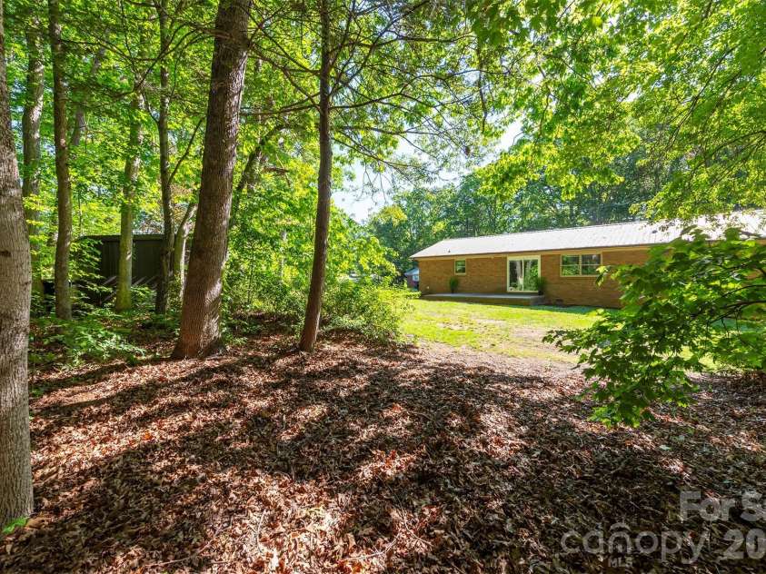 34 Goldmont Street, Black Mountain, NC 28711.  MLS# CAR4380870, YatesRealty ID 29277. 