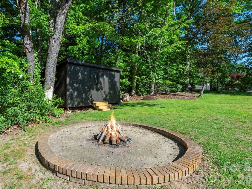 34 Goldmont Street, Black Mountain, NC 28711.  MLS# CAR4380870, YatesRealty ID 29277. 