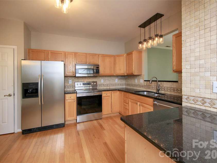 14556 Reese Boulevard, Huntersville, NC 28078.  MLS# CAR4380745, YatesRealty ID 29278. Beautiful Large Kitchen with SS Appliances, Tile Backsplash, Pantry & Breakfast Area