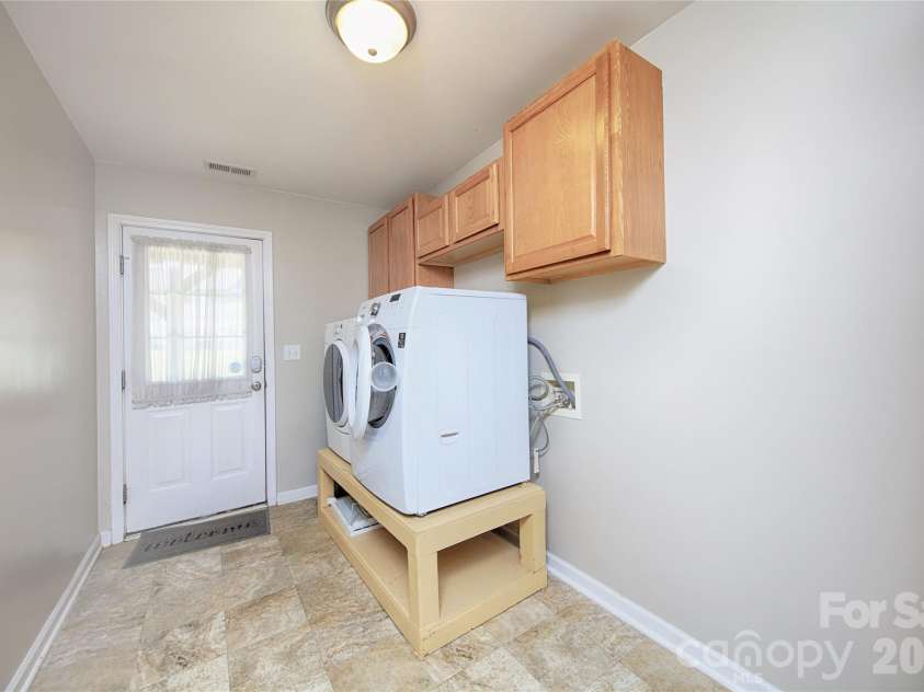 14556 Reese Boulevard, Huntersville, NC 28078.  MLS# CAR4380745, YatesRealty ID 29278. Large Laundry Room/Mud Rood with direct access to rear patio.