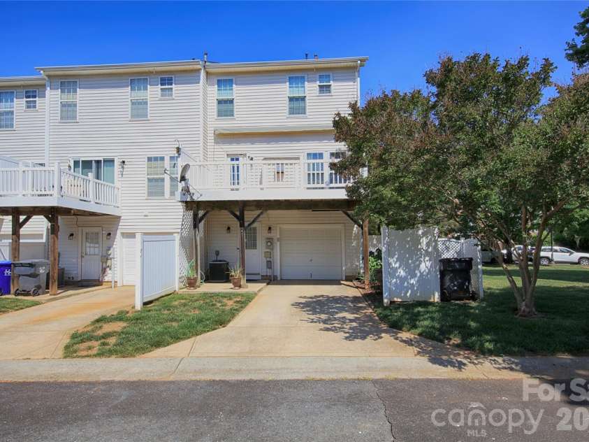 14556 Reese Boulevard, Huntersville, NC 28078.  MLS# CAR4380745, YatesRealty ID 29278. Townhome provides great outdoor space for your enjoyment