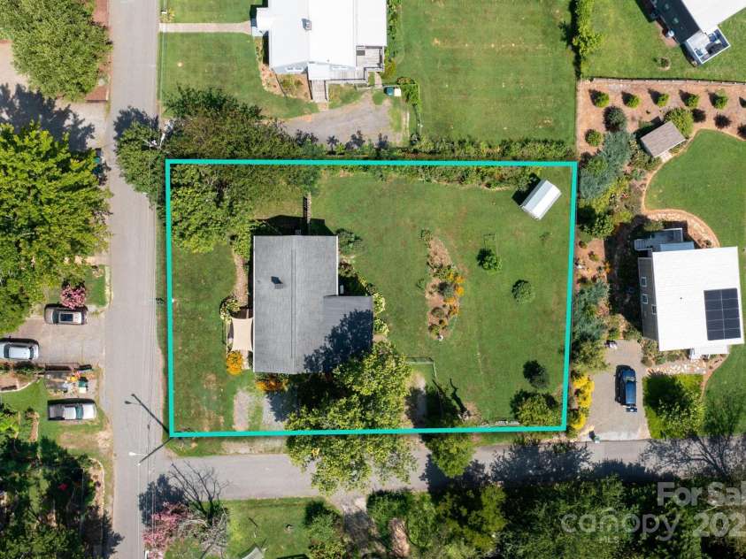 31 Skyland Circle, Asheville, NC 28804.  MLS# CAR4284823, YatesRealty ID 29278. Approximate lot outlines