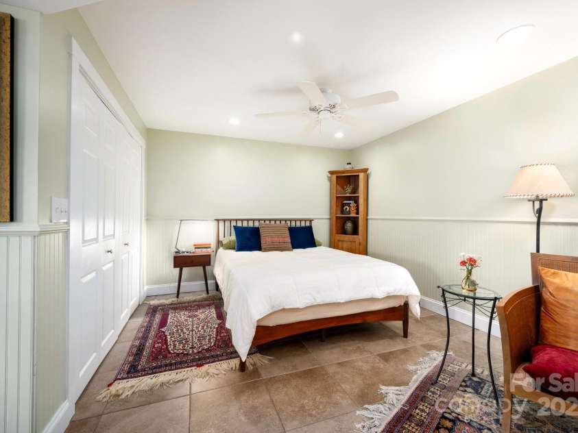 31 Skyland Circle, Asheville, NC 28804.  MLS# CAR4284823, YatesRealty ID 29278. Bedroom area