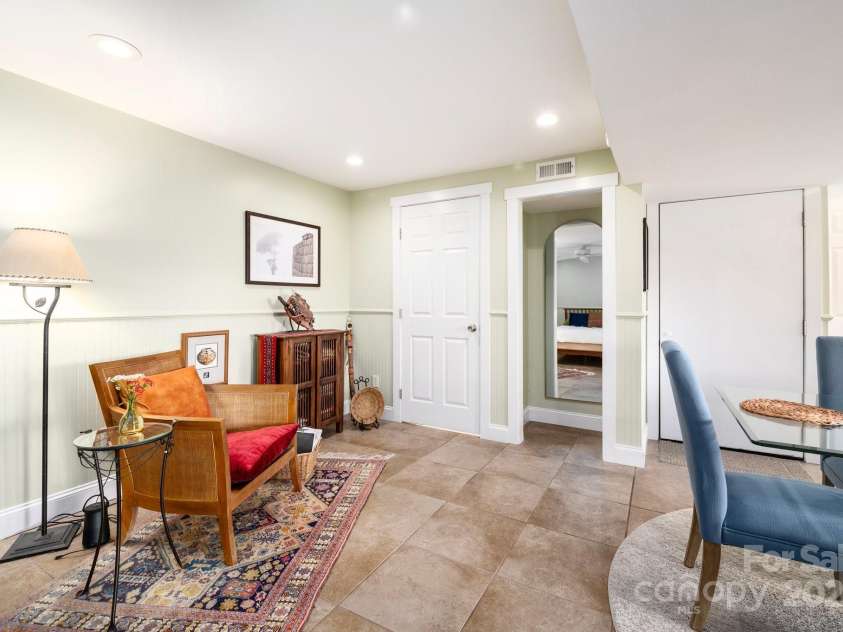 31 Skyland Circle, Asheville, NC 28804.  MLS# CAR4284823, YatesRealty ID 29278. Easy to maintain tile floors