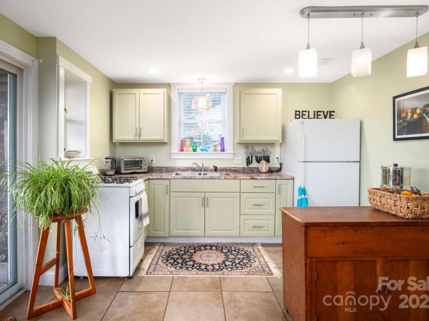 31 Skyland Circle, Asheville, NC 28804.  MLS# CAR4284823, YatesRealty ID 29278. Lower level apartment kitchen