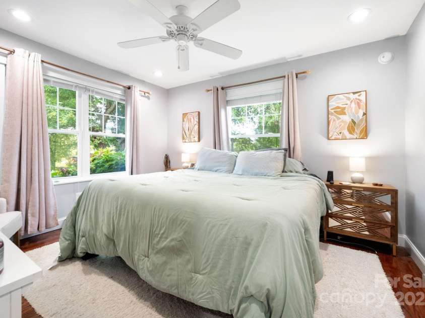 31 Skyland Circle, Asheville, NC 28804.  MLS# CAR4284823, YatesRealty ID 29278. One of two main level bedrooms