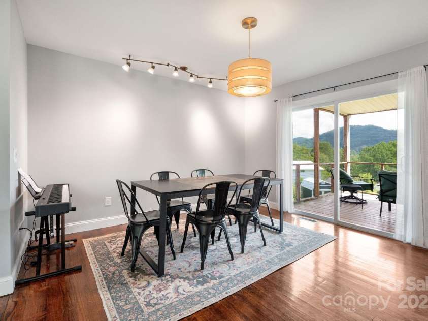 31 Skyland Circle, Asheville, NC 28804.  MLS# CAR4284823, YatesRealty ID 29278. ...with sliding doors to the screened in porch