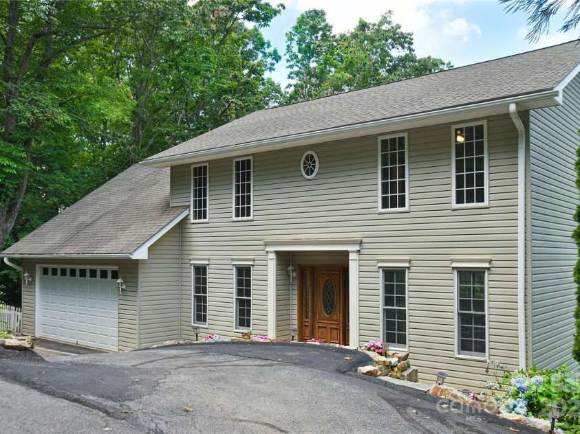 16 Skyview Court, Asheville, NC 28803.  MLS# CAR4274692, YatesRealty ID 29279. 16 Skyview Court