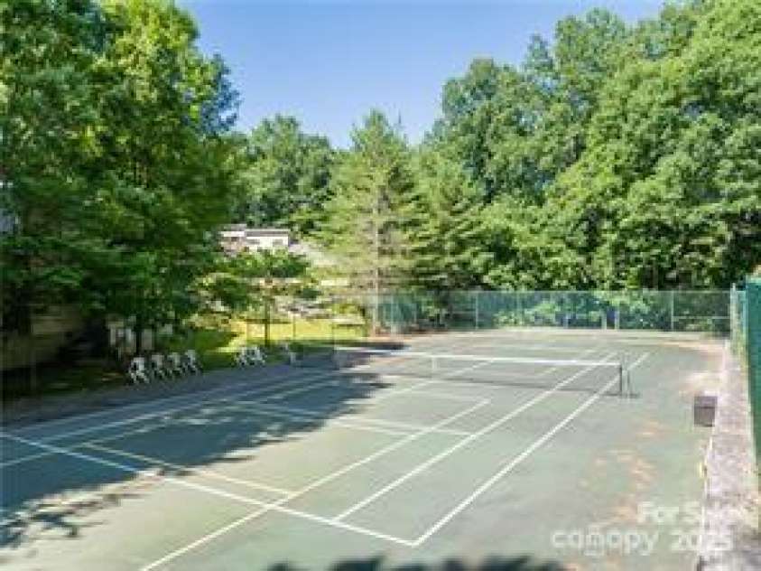 16 Skyview Court, Asheville, NC 28803.  MLS# CAR4274692, YatesRealty ID 29279. Community Pickleball or Tennis.