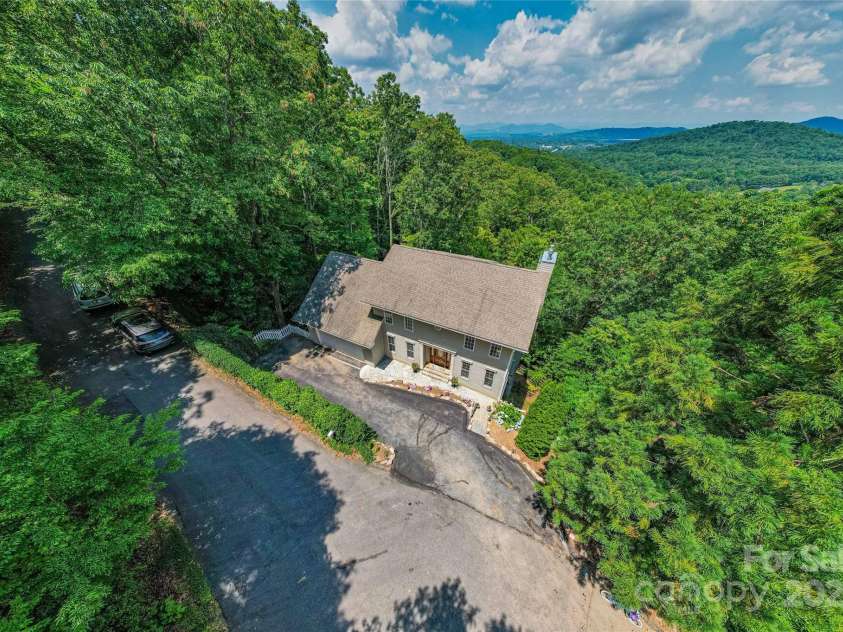 16 Skyview Court, Asheville, NC 28803.  MLS# CAR4274692, YatesRealty ID 29279. Mountain Lifestyle!
