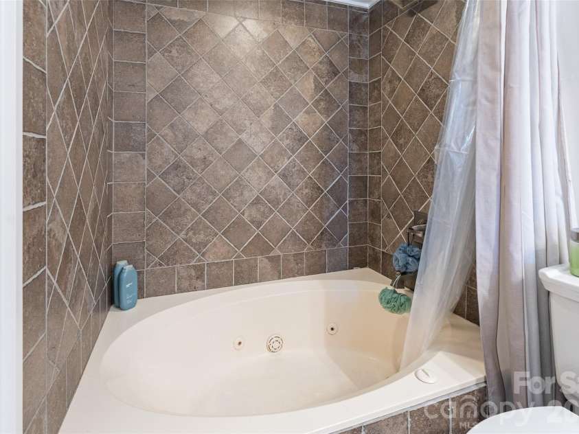 20417 Harborgate Court, Cornelius, NC 28031.  MLS# CAR4382571, YatesRealty ID 29279. 