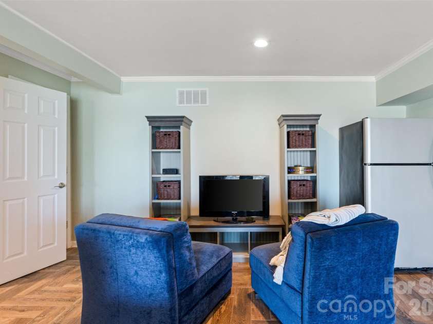 20417 Harborgate Court, Cornelius, NC 28031.  MLS# CAR4382571, YatesRealty ID 29279. 