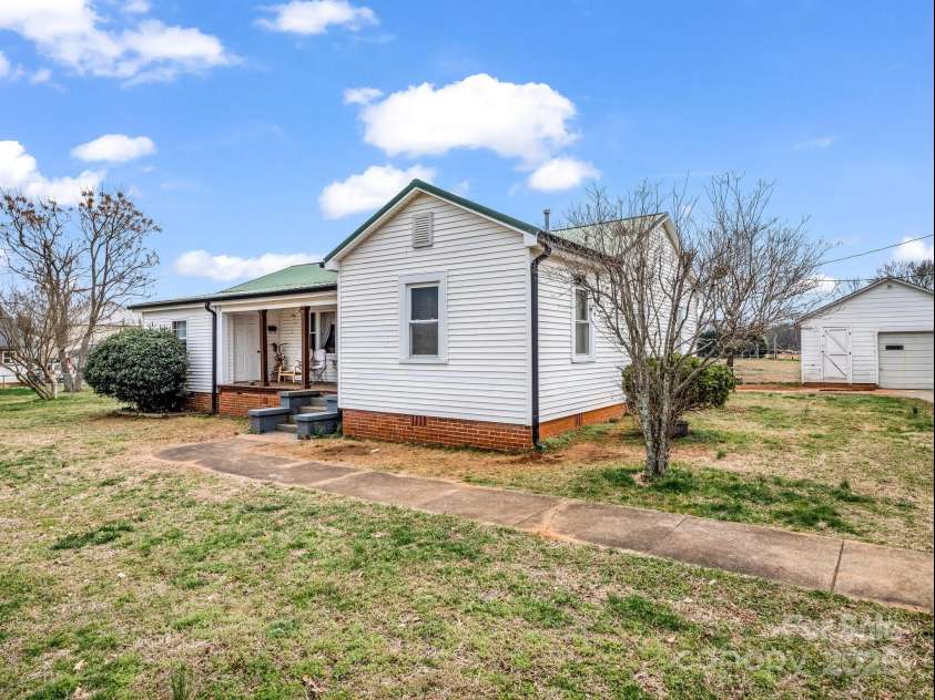 127 Walker Street, Forest City, NC 28043.  MLS# CAR4234211, YatesRealty ID 2928. 