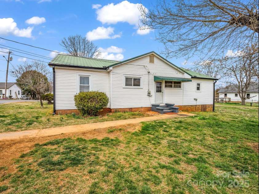 127 Walker Street, Forest City, NC 28043.  MLS# CAR4234211, YatesRealty ID 2928. 