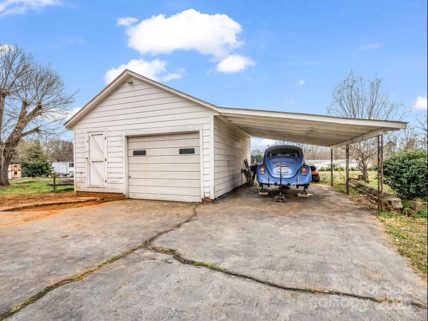 127 Walker Street, Forest City, NC 28043.  MLS# CAR4234211, YatesRealty ID 2928. 