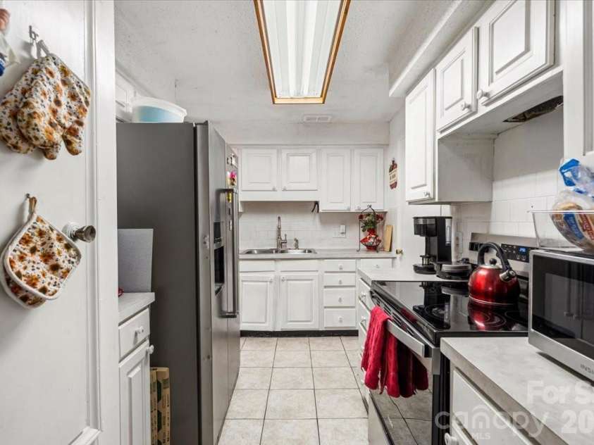 6123 Honeysuckle Lane, Charlotte, NC 28212.  MLS# CAR4346126, YatesRealty ID 2928. 