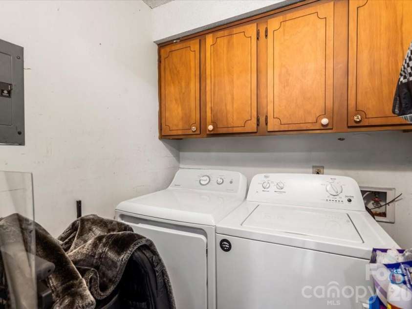 6123 Honeysuckle Lane, Charlotte, NC 28212.  MLS# CAR4346126, YatesRealty ID 2928. 