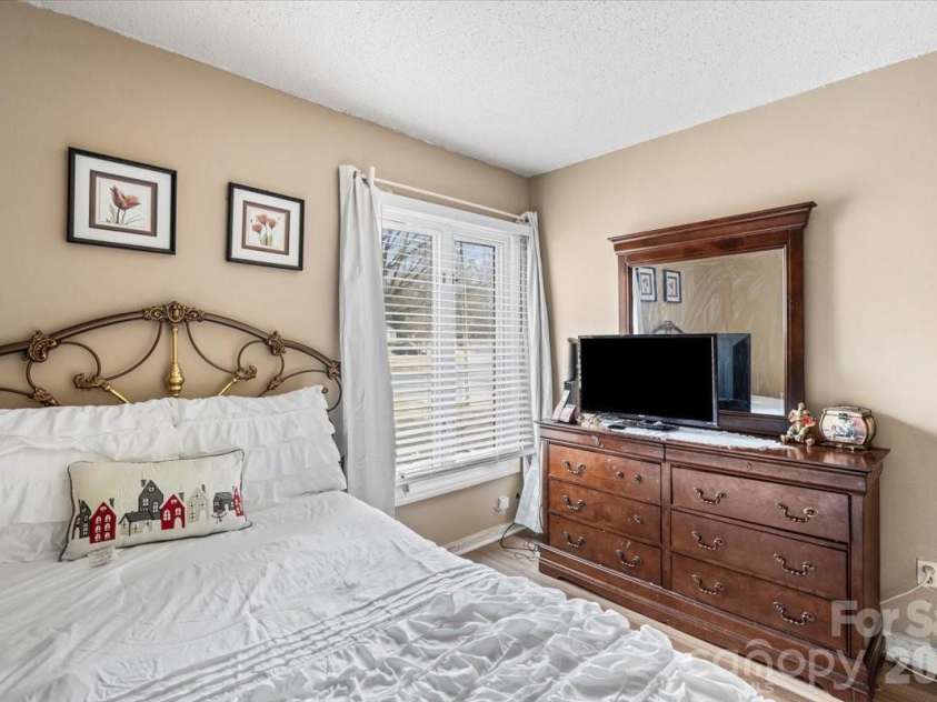 6123 Honeysuckle Lane, Charlotte, NC 28212.  MLS# CAR4346126, YatesRealty ID 2928. 