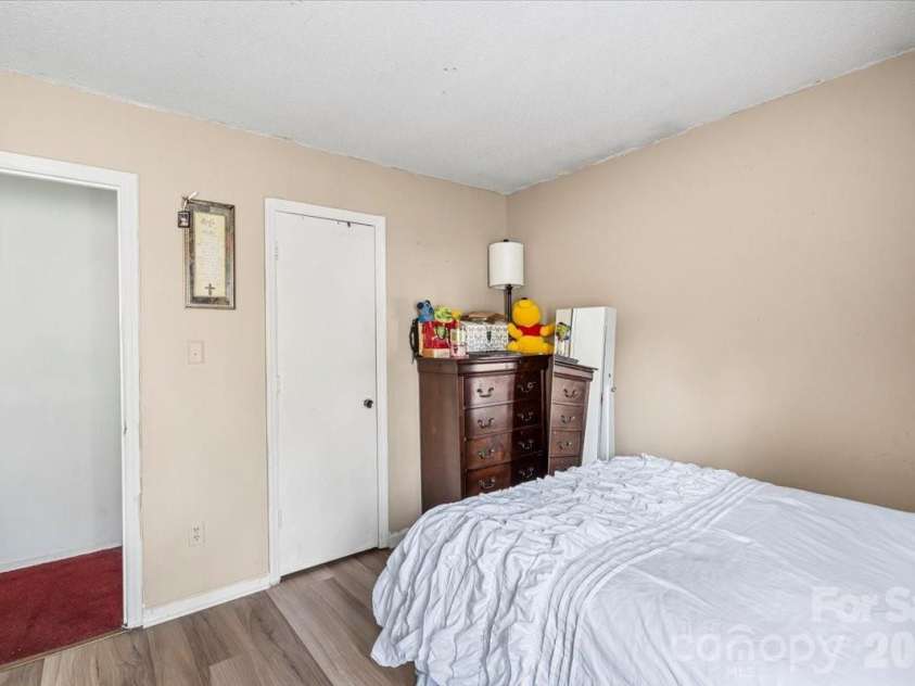 6123 Honeysuckle Lane, Charlotte, NC 28212.  MLS# CAR4346126, YatesRealty ID 2928. 