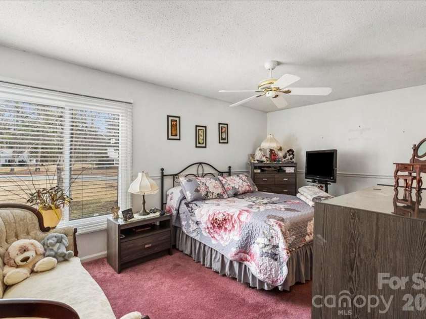 6123 Honeysuckle Lane, Charlotte, NC 28212.  MLS# CAR4346126, YatesRealty ID 2928. 