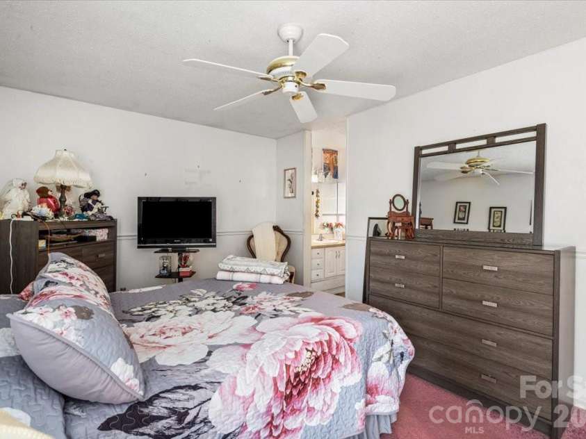6123 Honeysuckle Lane, Charlotte, NC 28212.  MLS# CAR4346126, YatesRealty ID 2928. 