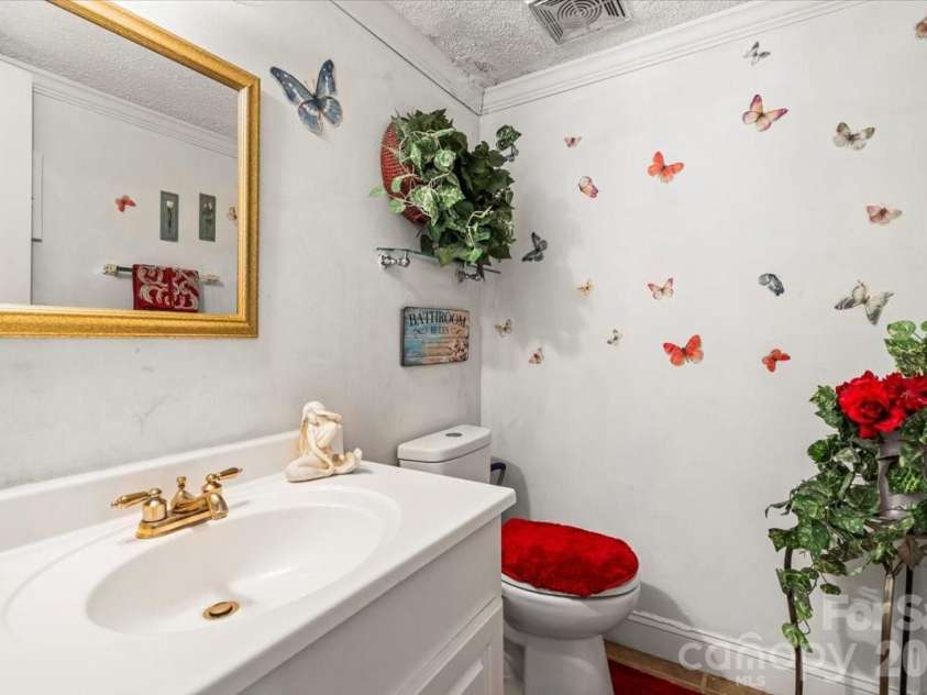 6123 Honeysuckle Lane, Charlotte, NC 28212.  MLS# CAR4346126, YatesRealty ID 2928. 