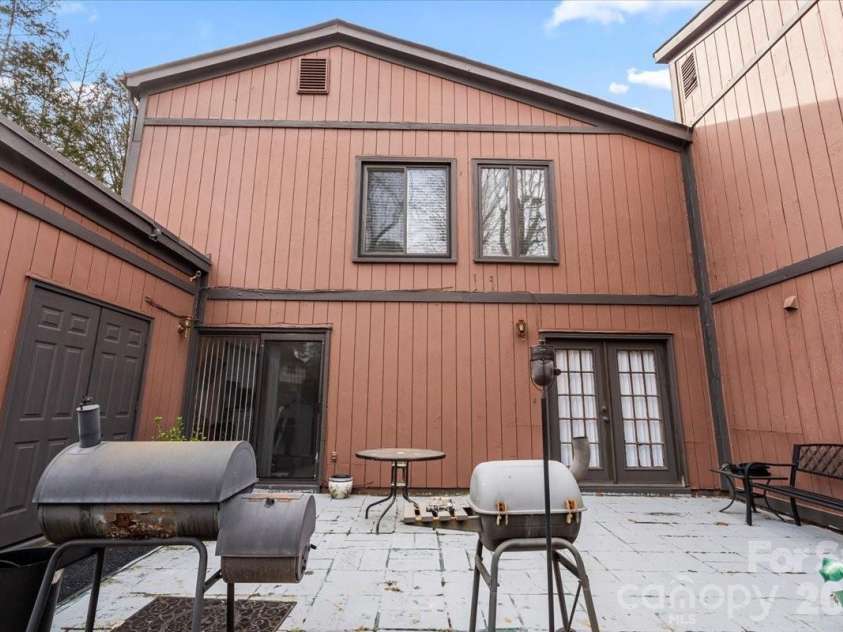 6123 Honeysuckle Lane, Charlotte, NC 28212.  MLS# CAR4346126, YatesRealty ID 2928. 