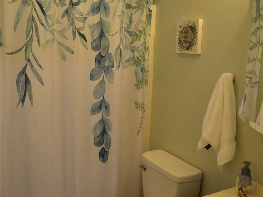 380 Corbly Drive, Hendersonville, NC 28739.  MLS# CAR4278581, YatesRealty ID 29280. 