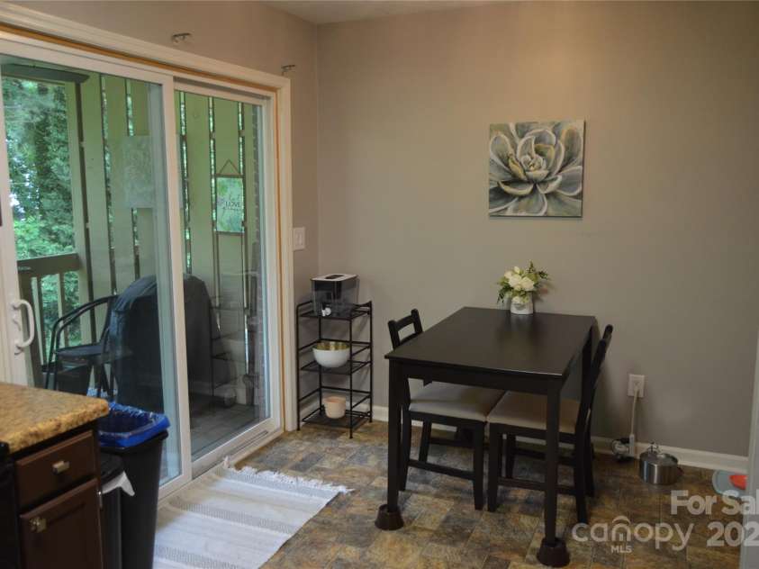 380 Corbly Drive, Hendersonville, NC 28739.  MLS# CAR4278581, YatesRealty ID 29280. Dining Area