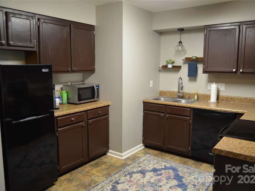 380 Corbly Drive, Hendersonville, NC 28739.  MLS# CAR4278581, YatesRealty ID 29280. Kitchen