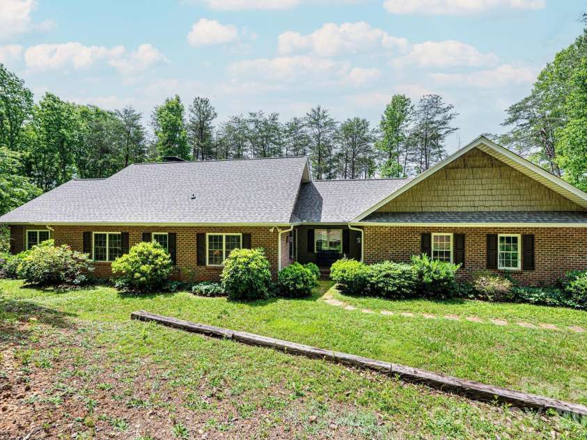 6889 Greedy Highway, Hickory, NC 28602.  MLS# CAR4388292, YatesRealty ID 29280. 