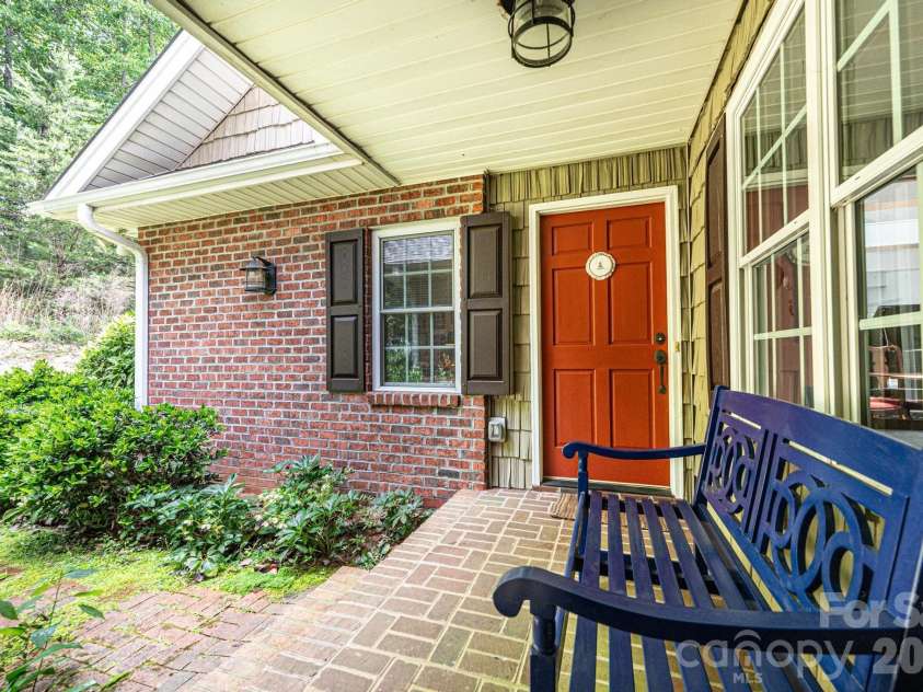 6889 Greedy Highway, Hickory, NC 28602.  MLS# CAR4388292, YatesRealty ID 29280. 