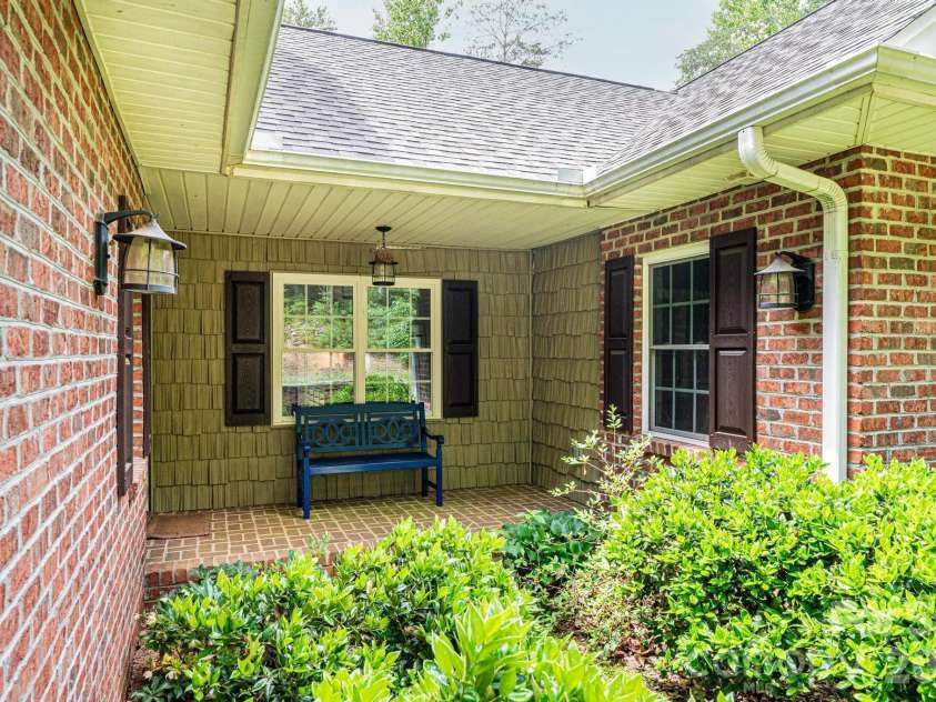 6889 Greedy Highway, Hickory, NC 28602.  MLS# CAR4388292, YatesRealty ID 29280. 