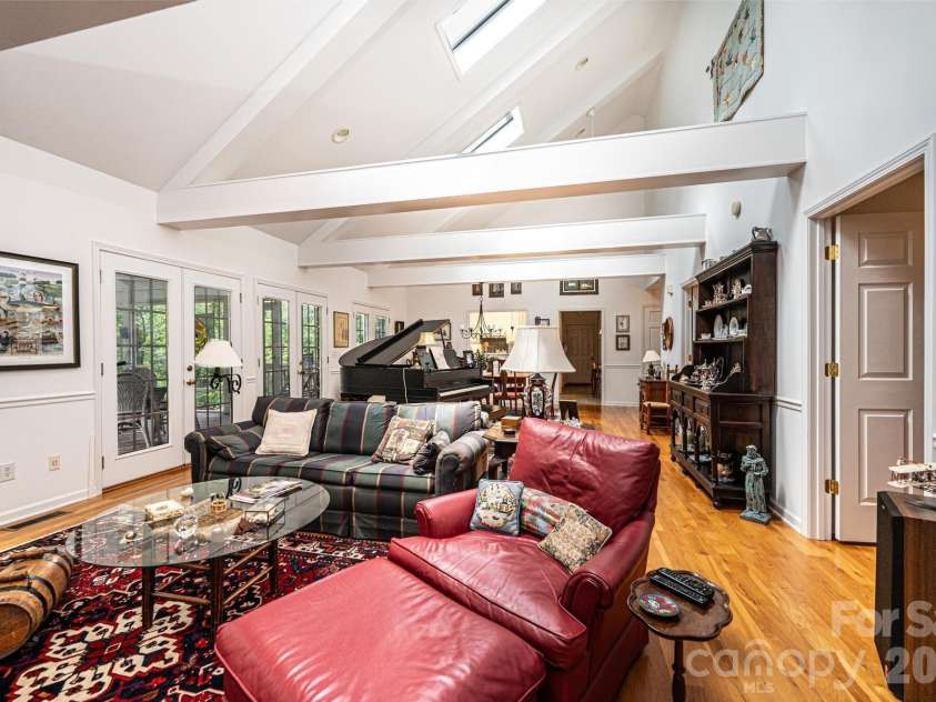 6889 Greedy Highway, Hickory, NC 28602.  MLS# CAR4388292, YatesRealty ID 29280. 