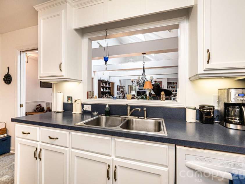 6889 Greedy Highway, Hickory, NC 28602.  MLS# CAR4388292, YatesRealty ID 29280. 