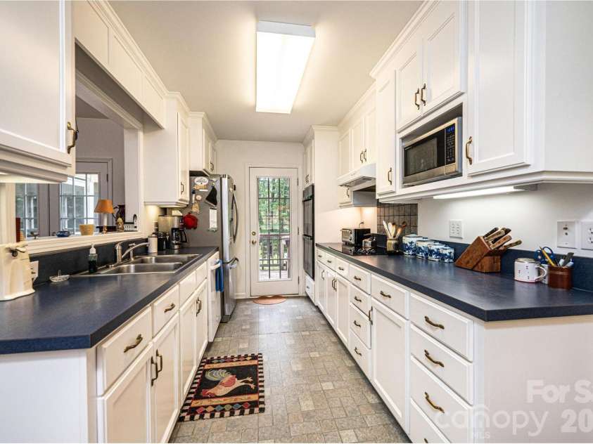 6889 Greedy Highway, Hickory, NC 28602.  MLS# CAR4388292, YatesRealty ID 29280. 