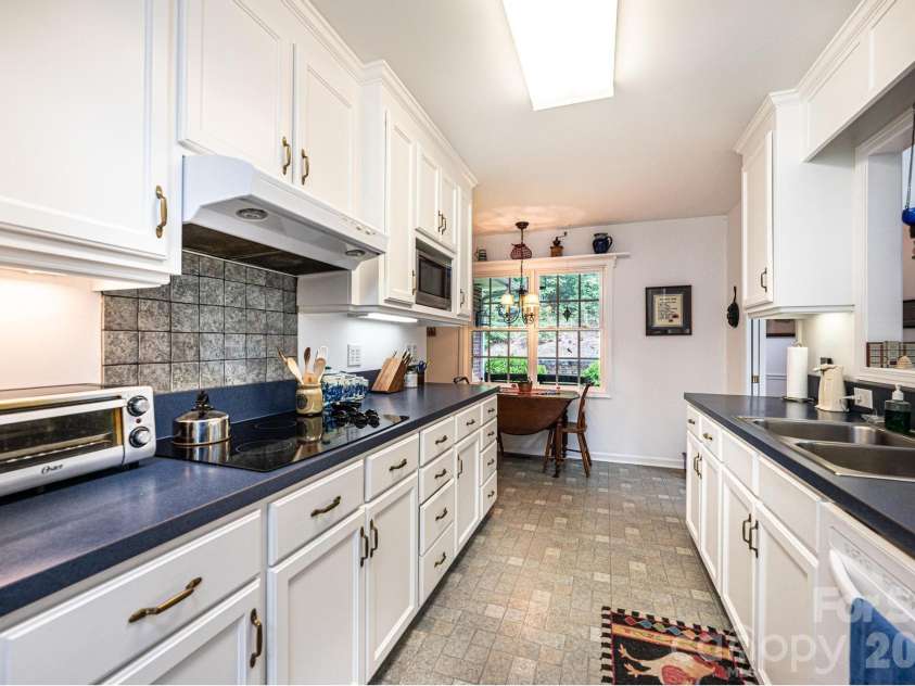 6889 Greedy Highway, Hickory, NC 28602.  MLS# CAR4388292, YatesRealty ID 29280. 