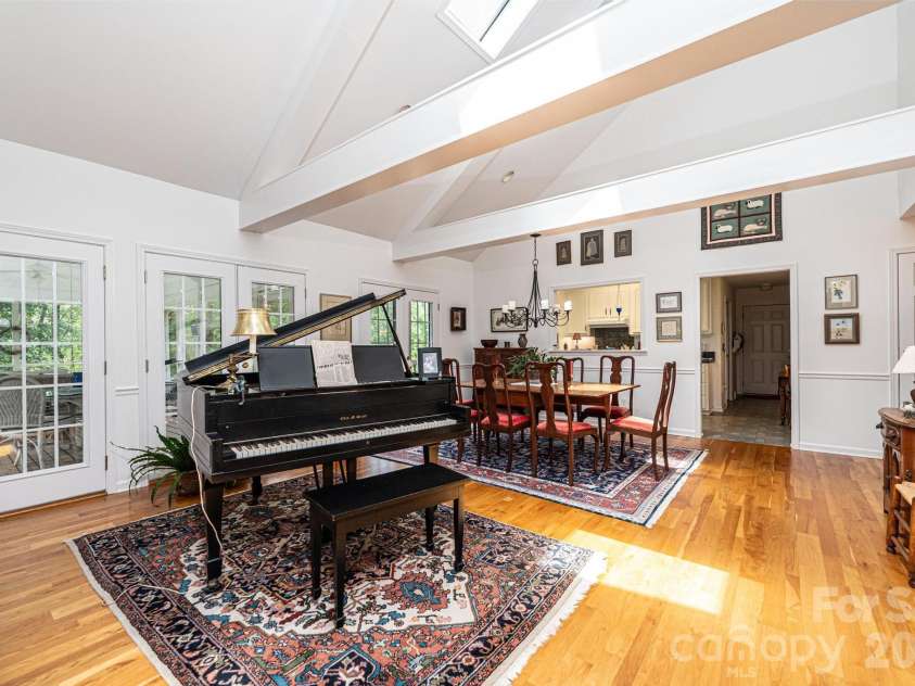 6889 Greedy Highway, Hickory, NC 28602.  MLS# CAR4388292, YatesRealty ID 29280. 