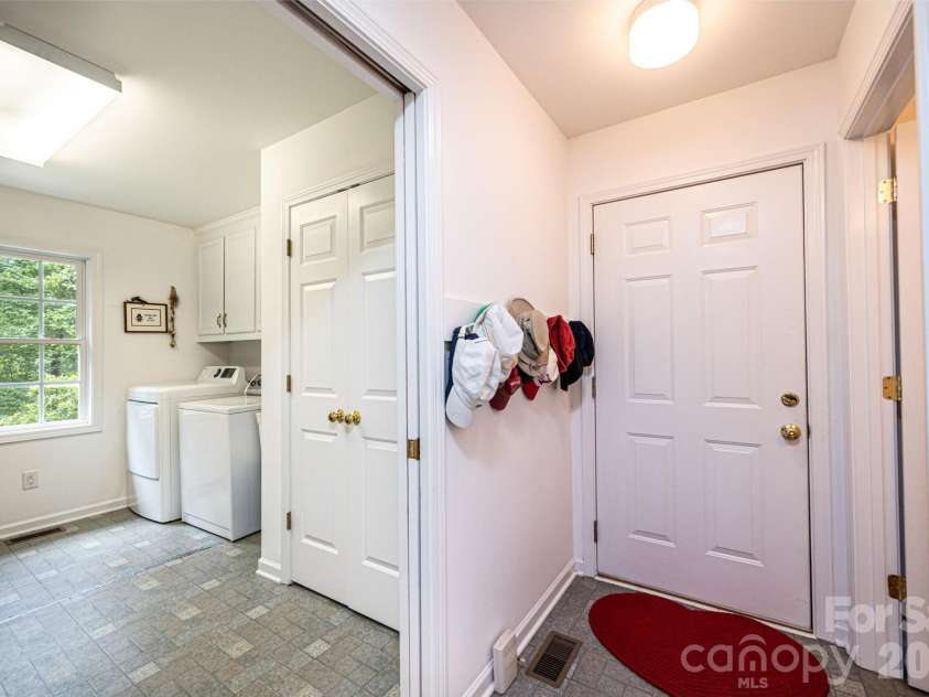 6889 Greedy Highway, Hickory, NC 28602.  MLS# CAR4388292, YatesRealty ID 29280. 
