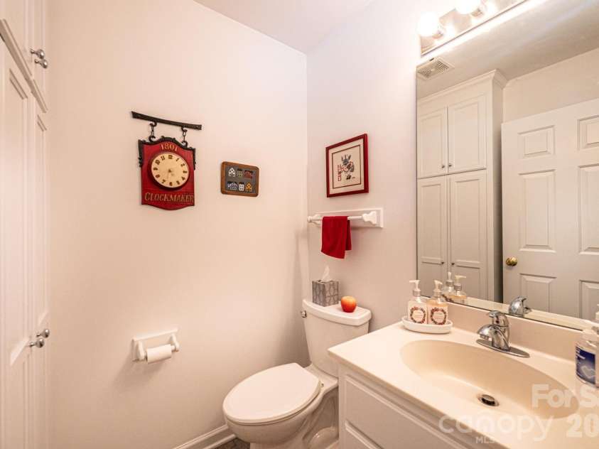 6889 Greedy Highway, Hickory, NC 28602.  MLS# CAR4388292, YatesRealty ID 29280. 