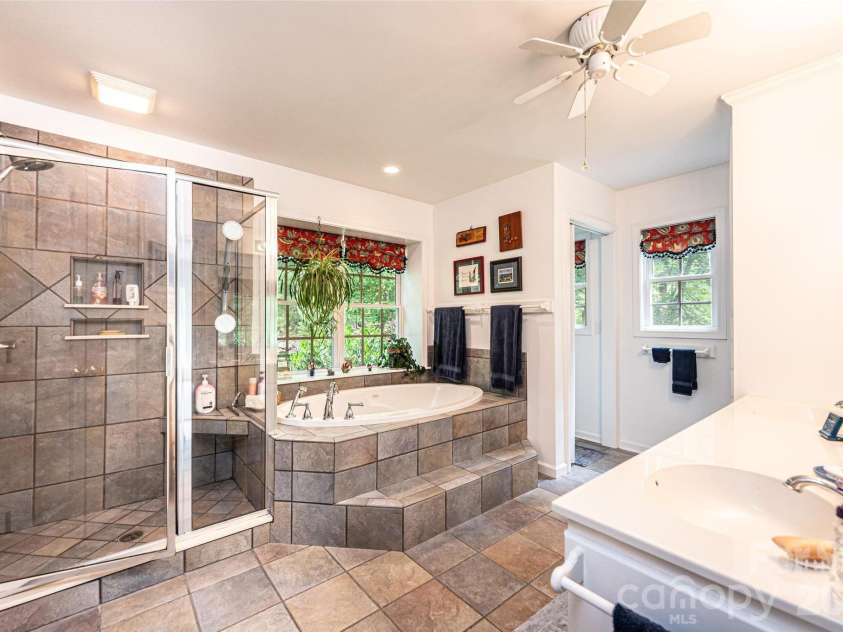 6889 Greedy Highway, Hickory, NC 28602.  MLS# CAR4388292, YatesRealty ID 29280. 