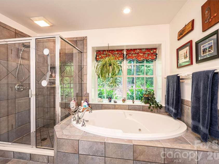6889 Greedy Highway, Hickory, NC 28602.  MLS# CAR4388292, YatesRealty ID 29280. 