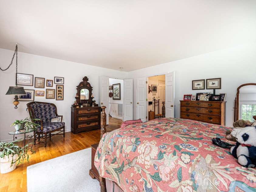 6889 Greedy Highway, Hickory, NC 28602.  MLS# CAR4388292, YatesRealty ID 29280. 