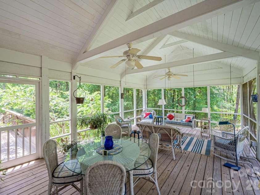 6889 Greedy Highway, Hickory, NC 28602.  MLS# CAR4388292, YatesRealty ID 29280. 
