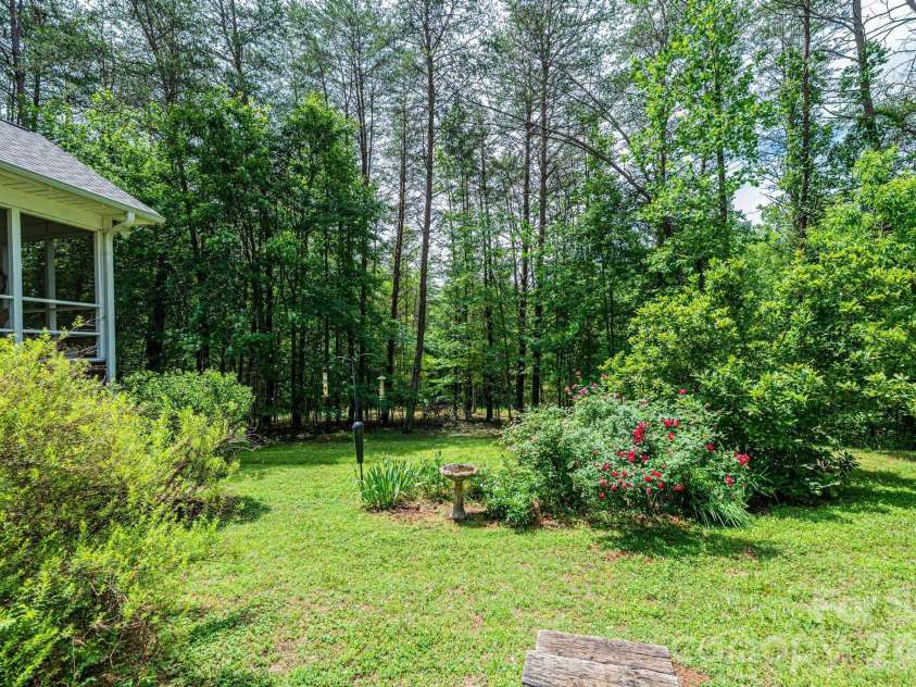 6889 Greedy Highway, Hickory, NC 28602.  MLS# CAR4388292, YatesRealty ID 29280. 