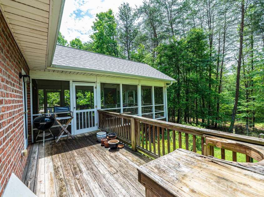 6889 Greedy Highway, Hickory, NC 28602.  MLS# CAR4388292, YatesRealty ID 29280. 