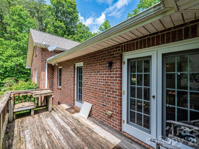 6889 Greedy Highway, Hickory, NC 28602.  MLS# CAR4388292, YatesRealty ID 29280. 