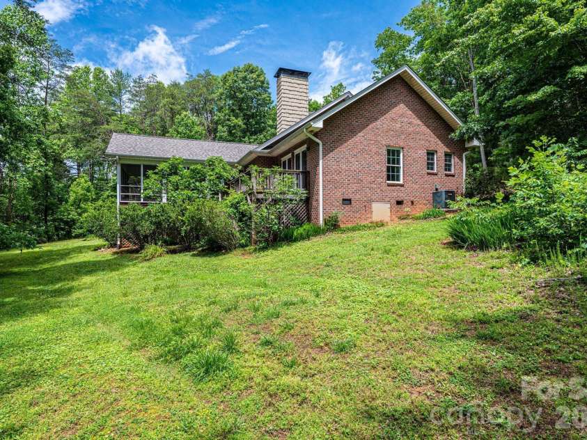 6889 Greedy Highway, Hickory, NC 28602.  MLS# CAR4388292, YatesRealty ID 29280. 