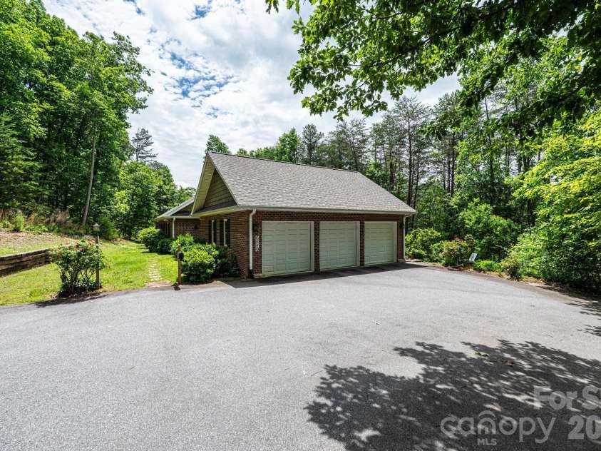 6889 Greedy Highway, Hickory, NC 28602.  MLS# CAR4388292, YatesRealty ID 29280. 