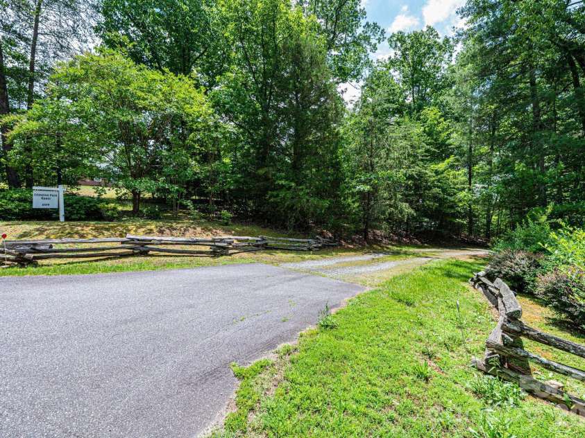 6889 Greedy Highway, Hickory, NC 28602.  MLS# CAR4388292, YatesRealty ID 29280. 